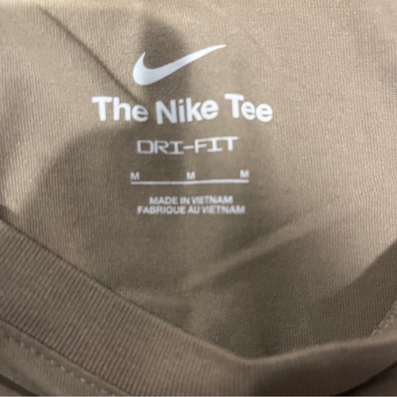 Men’s Nike Cream Swoosh Shirt - Size Medium - Picture 2 of 4